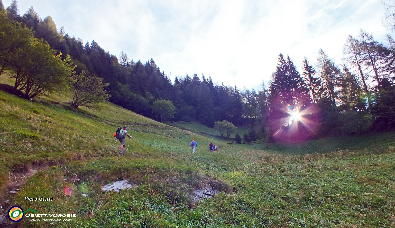 10 Salendo alle Baite della Forcelal (1570 m.).JPG